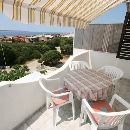 Apartment Apartments With A Parking Space Mandre, Pag - 6546 Pag Town
