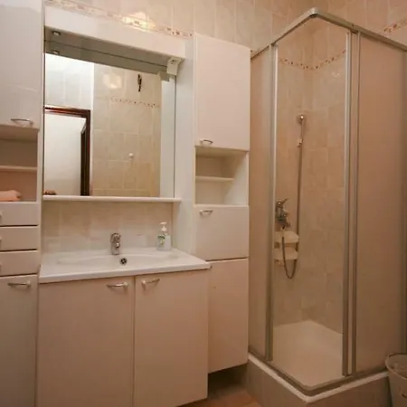 Apartment Apartments With A Parking Space Mandre, Pag - 6546 Pag Town