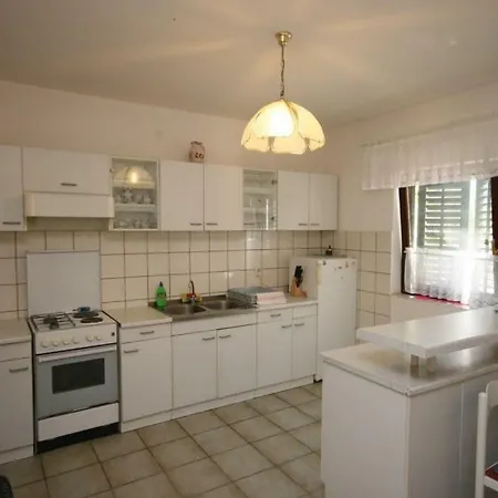 Apartments With A Parking Space Mandre, Pag - 6546 Apartment Pag Town